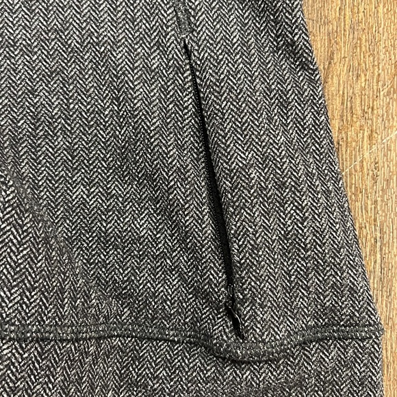 Lulu Lemon grey winter long sleeve - Picture 4 of 5